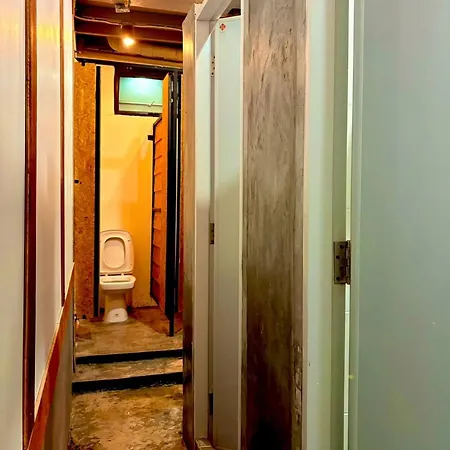 Crew Bangkok Hostel Near Mrt And Khosan Road