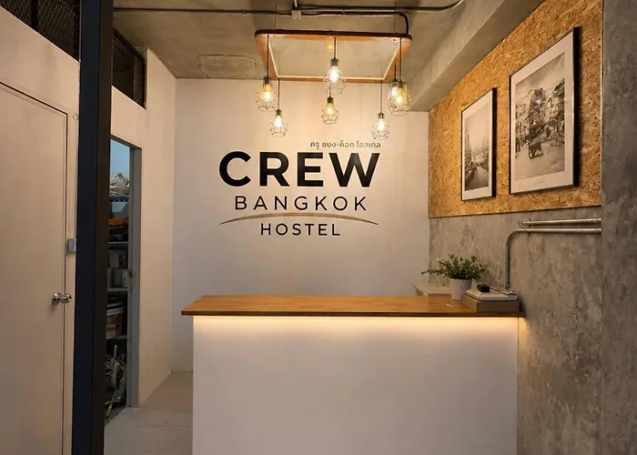 Crew Near Mrt And Khosan Road 방콕